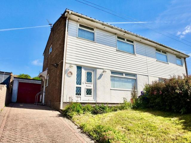 House for sale in Woodfieldside, Croespenmaen