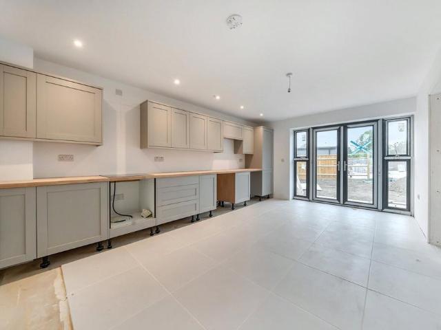 House for sale in Carterton, West Oxfordshire