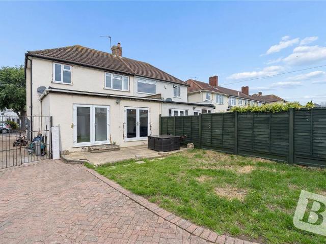 House for sale in Elm Park, Greater London