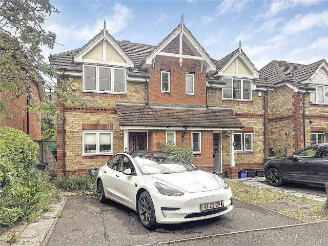 House for sale in Whitton, Greater London