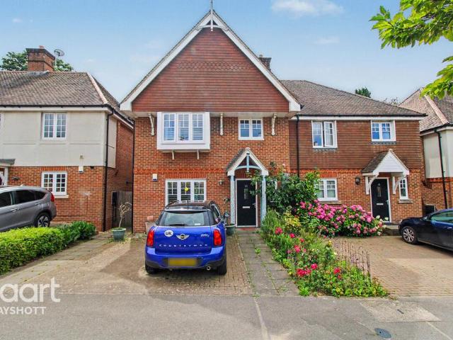 House for sale in Fole, Surrey