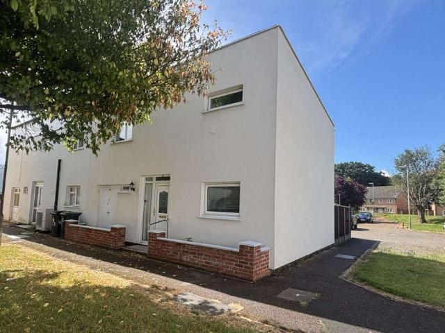 House for sale in Rowner, Middlecroft