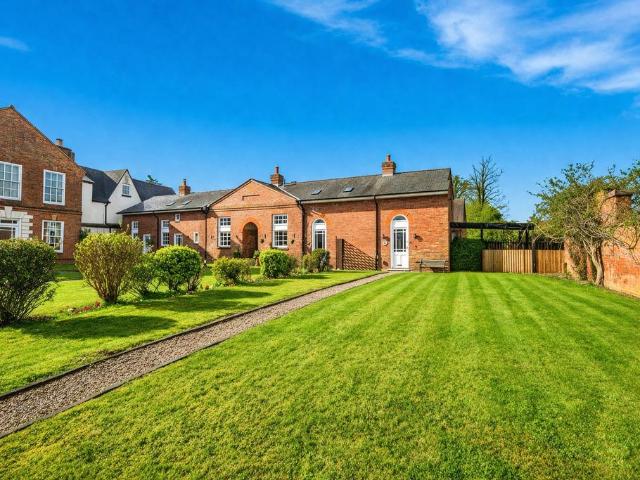 House for sale in Gun Hill, Warwickshire