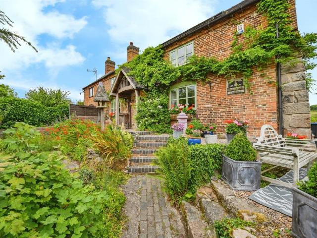 House for sale in Froggatt, East Midlands