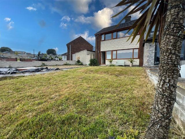 House for sale in Tonyrefail, Coedely
