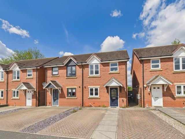 House for sale in Hurley, Gun Hill