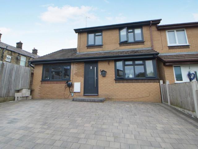 House for sale in Whitfield, Charlesworth