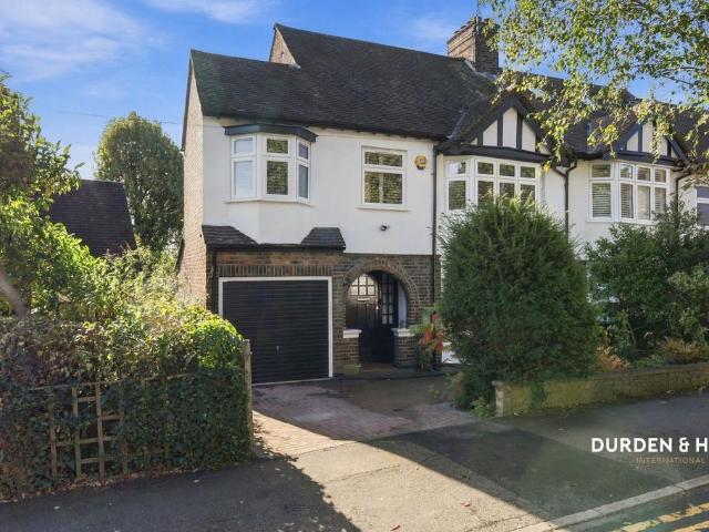 House for sale in Chingford Green, Greater London