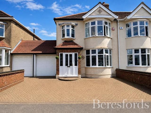 House for sale in Gidea Park, Greater London
