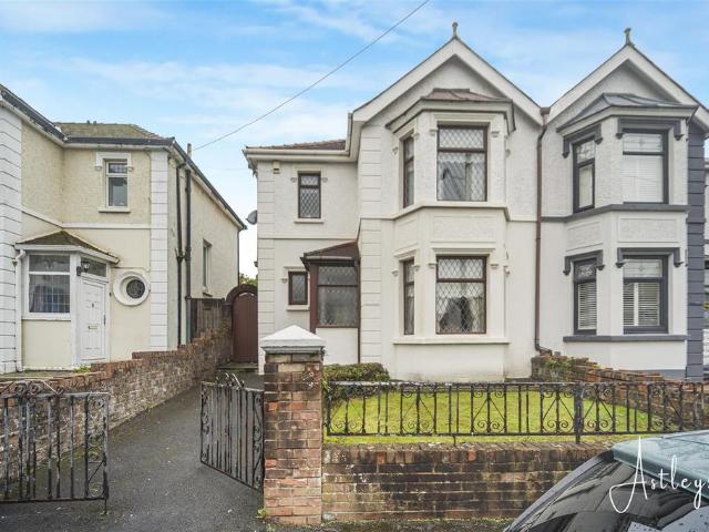 House for sale in Halfway, Dafen
