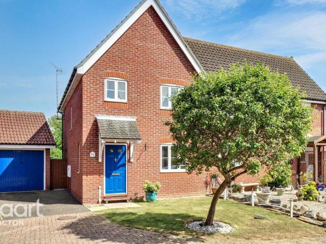 House for sale in Dale Hill, Essex