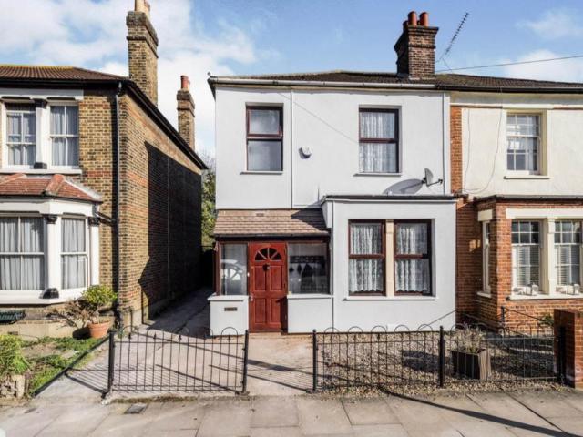 House for sale in Rush Green, Greater London