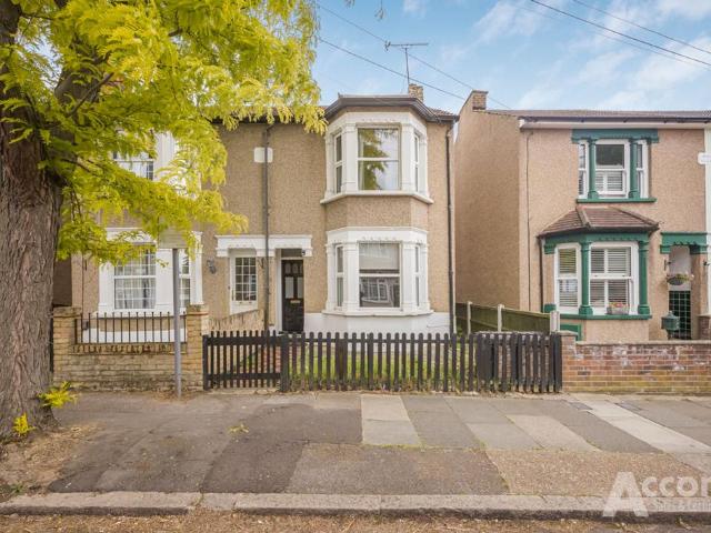 House for sale in Gidea Park, Greater London