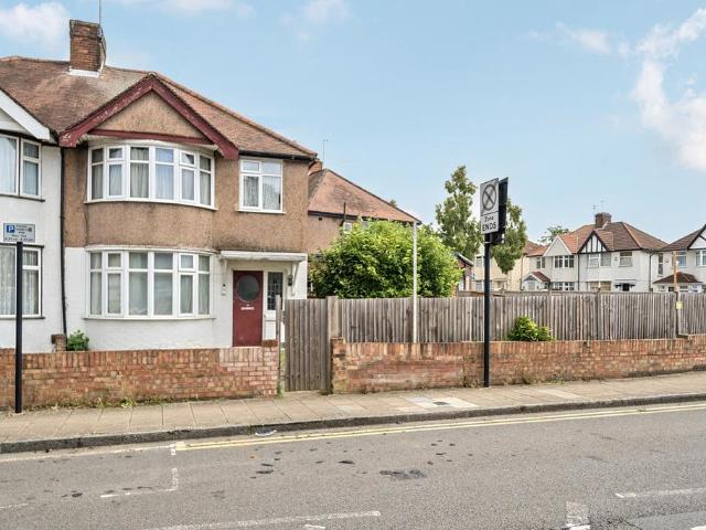 House for sale in South Stanmore, Greater London