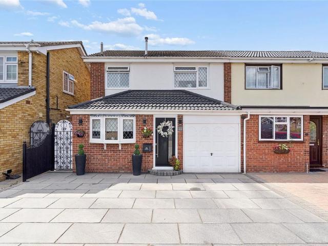 House for sale in Elm Park, Greater London