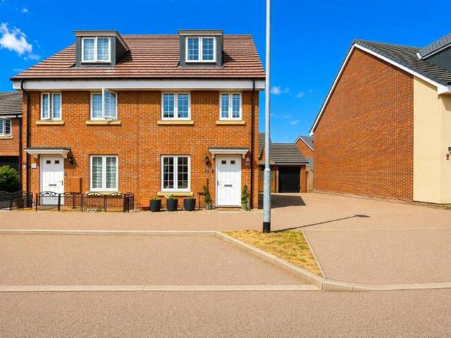 House for sale in Houghton Regis, Bedfordshire
