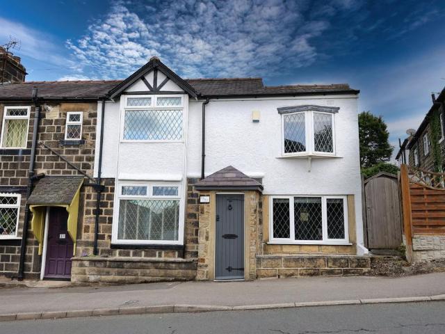 House for sale in Farsley, West Yorkshire