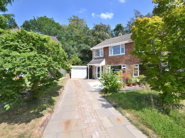 House for sale in Fleet, Hart