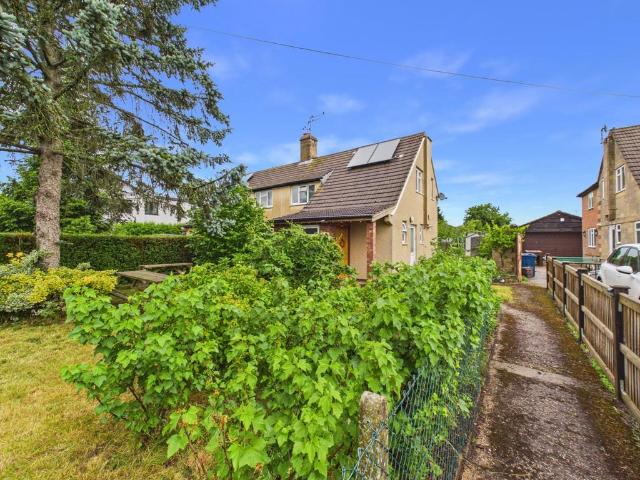 House for sale in Chartridge