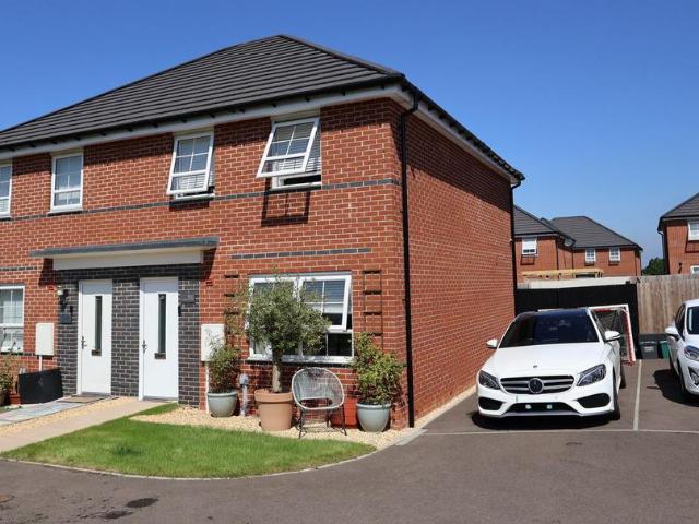 House for sale in Flemingston, Wales