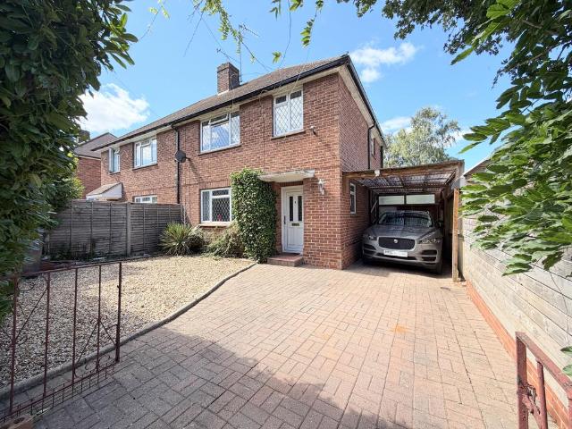 House for sale in Heol-las, Surrey