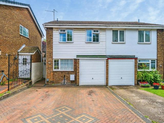 House for sale in Marsh Farm, Luton