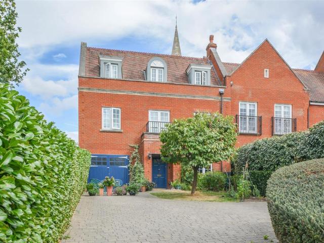 House for sale in Clements Park, Navestock Side