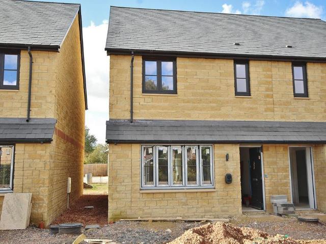 House for sale in Carterton, West Oxfordshire