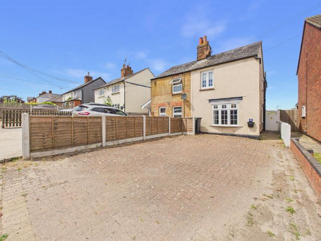 House for sale in Chipping Hill, Essex