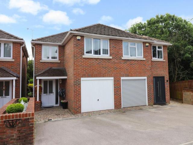 House for sale in Hedge End, Helford