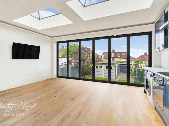 House for sale in Shooters Hill, Greater London