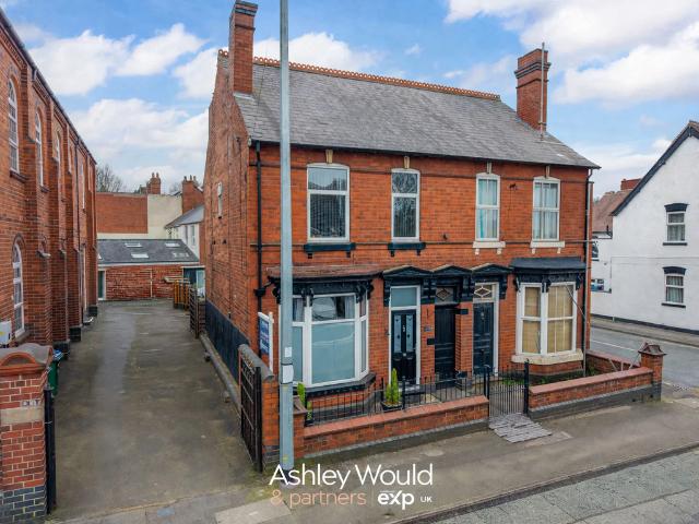 House for sale in Haden Hill, Fold Hill