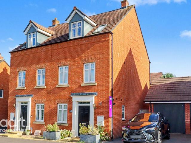 House for sale in Buckingham, Buckinghamshire