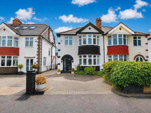 House for sale in South Beddington, Greater London