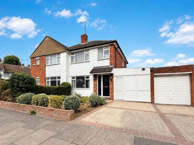 House for sale in Spring Park, Luton