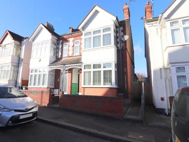 House for sale in Spring Park, Luton