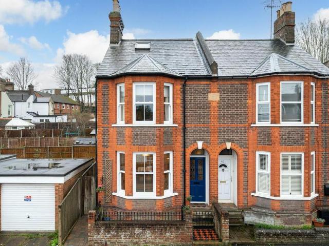 House for sale in The Image, Pouchen End