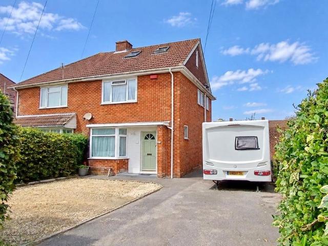 House for sale in Holdenhurst, Bournemouth