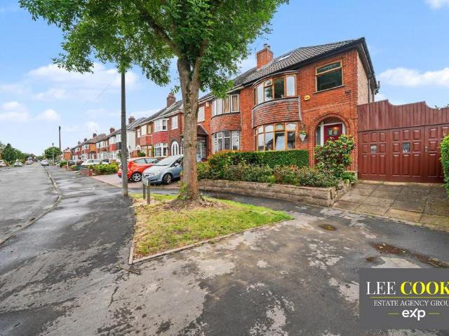 House for sale in Balls Hill, Hill Top