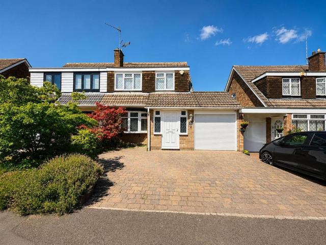 House for sale in Pilgrims' Hatch, Navestock Side