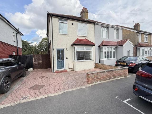 House for sale in London Borough of Hounslow, Feltham