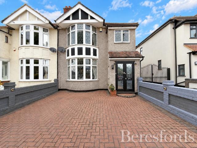 House for sale in Hornchurch, Greater London