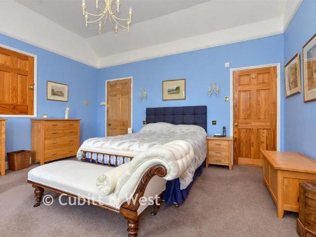 House for sale in Hooley, Red Hill