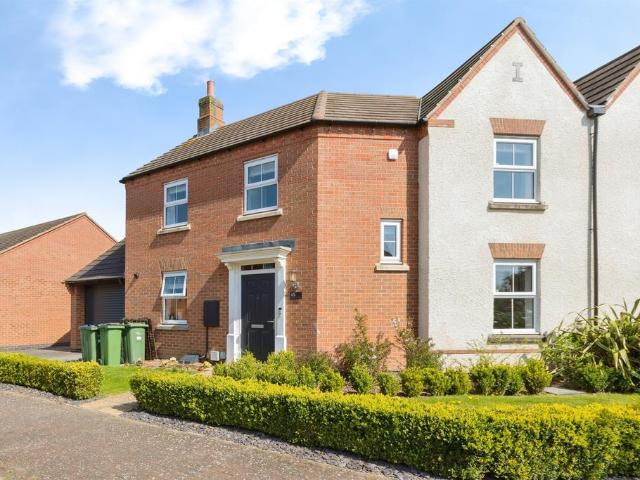 House for sale in Whetstone, Pinfold
