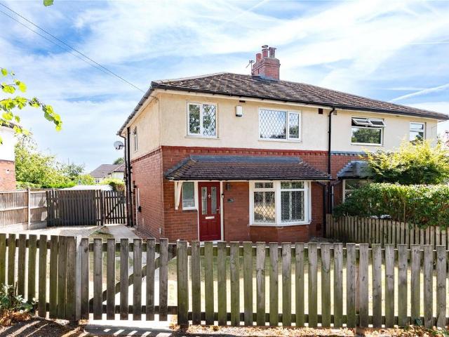 House for sale in Farsley, West Yorkshire