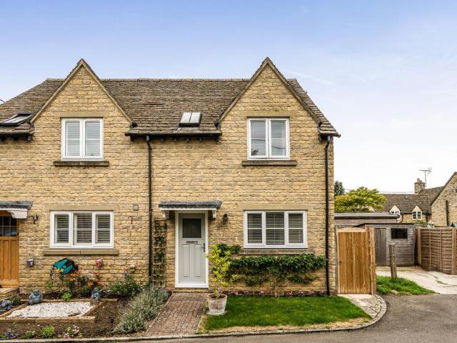 House for sale in Alvescot, West Oxfordshire