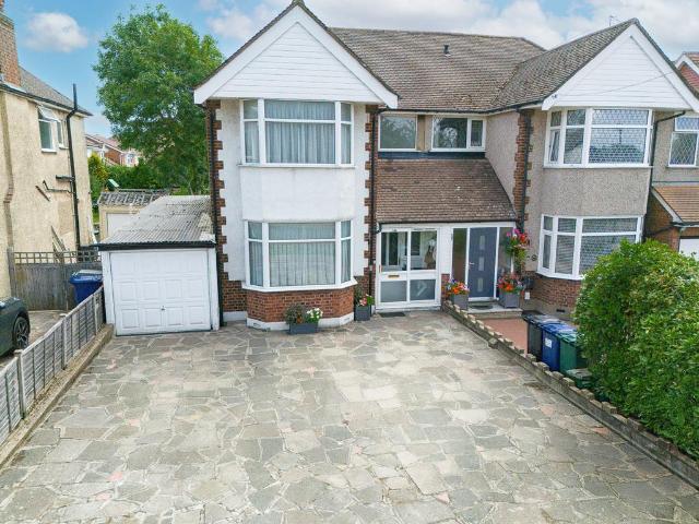 House for sale in Broadfields, Greater London