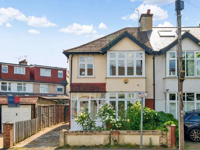 House for sale in London Borough of Merton, Raynes Park