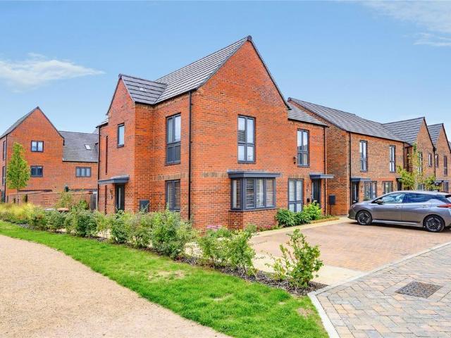 House for sale in Houghton Regis, Bedfordshire