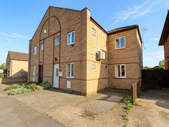 House for sale in Crownhill, Milton Keynes
